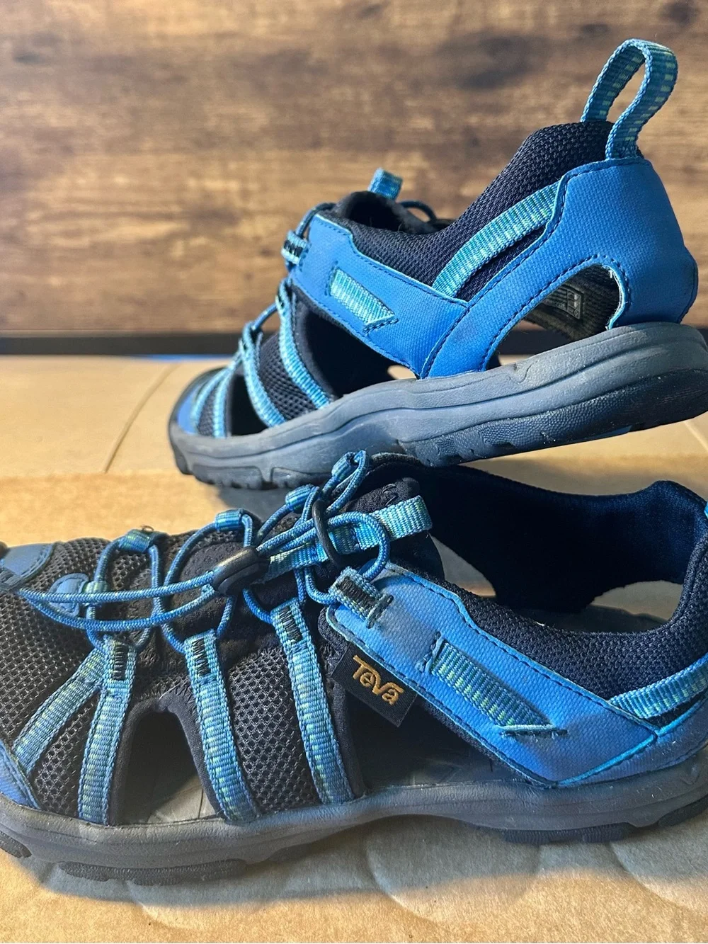 Teva sturdy water